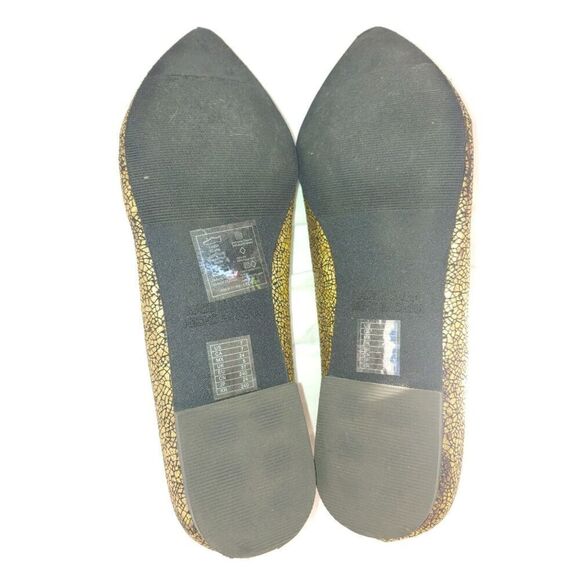 Forever 21 Women's Size 7 Gold/Black Cracked-look Flat Shoes - Picture 6 of 6